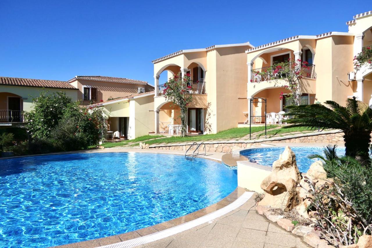 Residence Con Piscina A Badesi, Appartamenti Con Wifi E A.C ภายนอก รูปภาพ